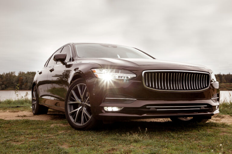The Evolution of Vehicle Safety Features: From Basics to Advanced Tech